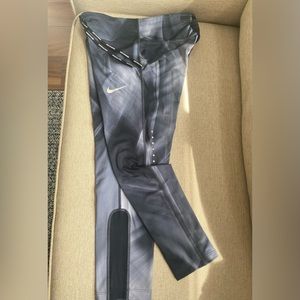 Nike Women's Dri-FIT Power Epic Run Tight Fit Crop Leggings